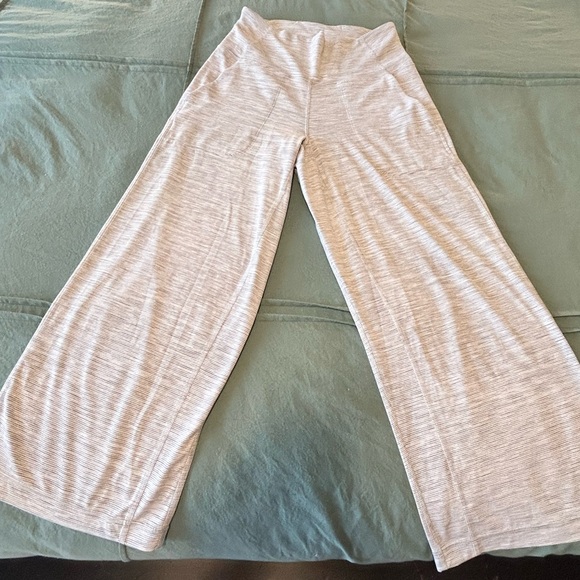 Lululemon Align Wide Leg Crop Pants 23” Size 6 - Picture 4 of 6